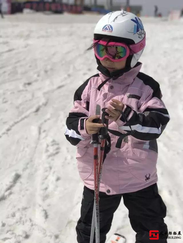 滑雪團建活動圖片高清